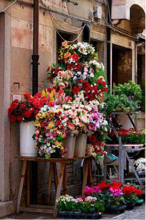Decorative dried wreath
